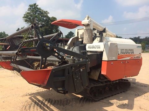 ขายรถเกี่ยว DC95พลัสปี56 ทำงาน800 ชม. ปากคอตู้สแตนเลส พร้อมลงงานอุ้ม1.5ตัน