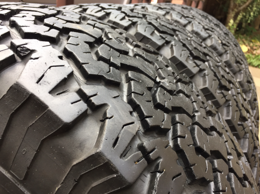 ยาง All BF Goodrich 265 75 16 ดอกเต็ม ติดหนวดทุกเส้น ไม่มีปะ ใช้งานน้อย ราคาไม่แพง