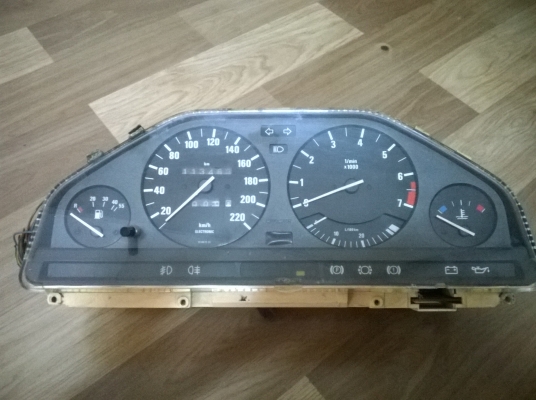 ขายไมล์e30 moto meter 4สูบ  แท้ติดรถ สภาพok ราคา1800 โทร0924462525โส กทม