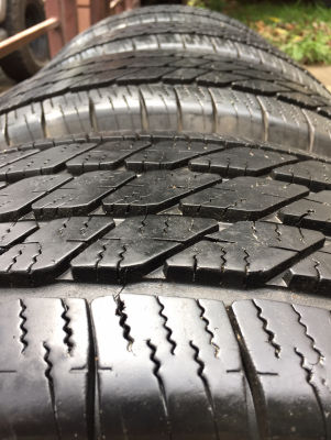 ยาง Michelin 265 65 17 สิ้นปี14 ดอกเต็ม ใช้ยาว ราคาไม่แพง ยาง Michelin 265 65 17 สิ้นปี14 ดอกเต็ม ใช้ยาว ราคาไม่แพง