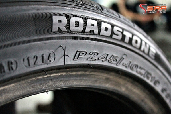 ROADSTONE AU5 245/40R19 ปี14 เส้นละ 3,250 บาท ROADSTONE AU5 245/40R19 ปี14 เส้นละ 3,250 บาท