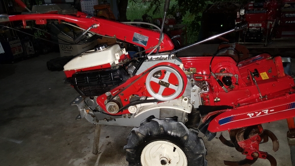 รถพรวนดิน สาดออกข้าง พร้อมใช้ รหัสสินค้า B3 - 11 คอหมุนได้ เครื่อง 8 แรง รถพรวนดิน สาดออกข้าง พร้อมใช้ รหัสสินค้า B3 - 11 คอหมุนได้ เครื่อง 8 แรง