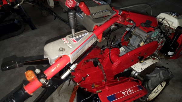 รถพรวนดิน สาดออกข้าง พร้อมใช้ รหัสสินค้า B3 - 11 คอหมุนได้ เครื่อง 8 แรง รถพรวนดิน สาดออกข้าง พร้อมใช้ รหัสสินค้า B3 - 11 คอหมุนได้ เครื่อง 8 แรง