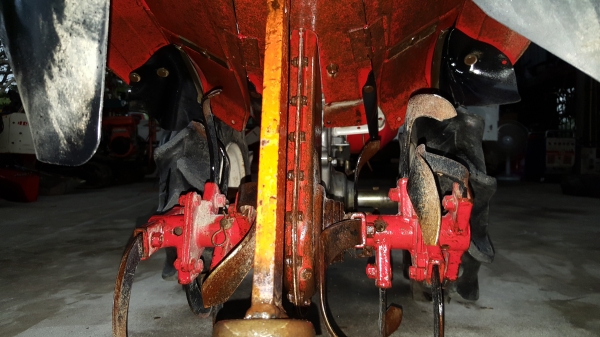 รถพรวนดิน สาดออกข้าง พร้อมใช้ รหัสสินค้า B3 - 11 คอหมุนได้ เครื่อง 8 แรง รถพรวนดิน สาดออกข้าง พร้อมใช้ รหัสสินค้า B3 - 11 คอหมุนได้ เครื่อง 8 แรง