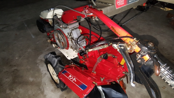 รถพรวนดิน สาดออกข้าง พร้อมใช้ รหัสสินค้า B3 - 11 คอหมุนได้ เครื่อง 8 แรง รถพรวนดิน สาดออกข้าง พร้อมใช้ รหัสสินค้า B3 - 11 คอหมุนได้ เครื่อง 8 แรง