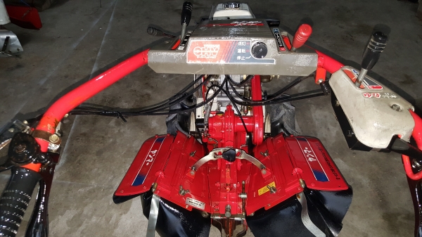 รถพรวนดิน สาดออกข้าง พร้อมใช้ รหัสสินค้า B3 - 11 คอหมุนได้ เครื่อง 8 แรง รถพรวนดิน สาดออกข้าง พร้อมใช้ รหัสสินค้า B3 - 11 คอหมุนได้ เครื่อง 8 แรง