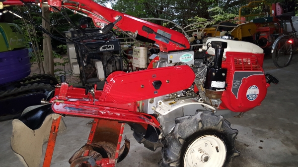 รถพรวนดิน สาดออกข้าง พร้อมใช้ รหัสสินค้า B3 - 11 คอหมุนได้ เครื่อง 8 แรง รถพรวนดิน สาดออกข้าง พร้อมใช้ รหัสสินค้า B3 - 11 คอหมุนได้ เครื่อง 8 แรง