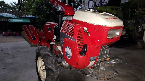 รถพรวนดิน สาดออกข้าง พร้อมใช้ รหัสสินค้า B3 - 11 คอหมุนได้ เครื่อง 8 แรง รถพรวนดิน สาดออกข้าง พร้อมใช้ รหัสสินค้า B3 - 11 คอหมุนได้ เครื่อง 8 แรง