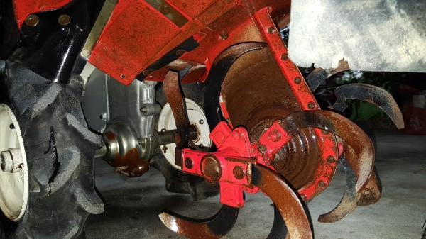 รถพรวนดิน สาดออกข้าง พร้อมใช้ รหัสสินค้า B3 - 11 คอหมุนได้ เครื่อง 8 แรง รถพรวนดิน สาดออกข้าง พร้อมใช้ รหัสสินค้า B3 - 11 คอหมุนได้ เครื่อง 8 แรง