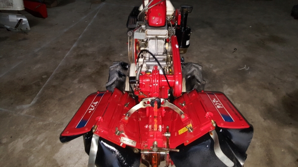 รถพรวนดิน สาดออกข้าง พร้อมใช้ รหัสสินค้า B3 - 11 คอหมุนได้ เครื่อง 8 แรง รถพรวนดิน สาดออกข้าง พร้อมใช้ รหัสสินค้า B3 - 11 คอหมุนได้ เครื่อง 8 แรง