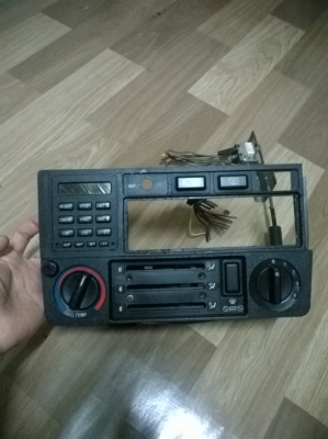 ขายชุดแผงหน้าปัดแอร์ e30 พร้อมนาฬิกา อุปกรณ์ครบตามรูป สภาพok ราคา1600 โทร0924462525โส กทม