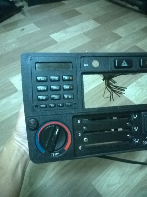 ขายชุดแผงหน้าปัดแอร์ e30 พร้อมนาฬิกา อุปกรณ์ครบตามรูป สภาพok ราคา1600 โทร0924462525โส กทม