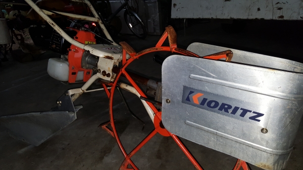 รถชักร่องน้ำในนา