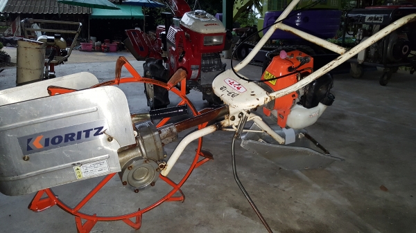 รถชักร่องน้ำในนา