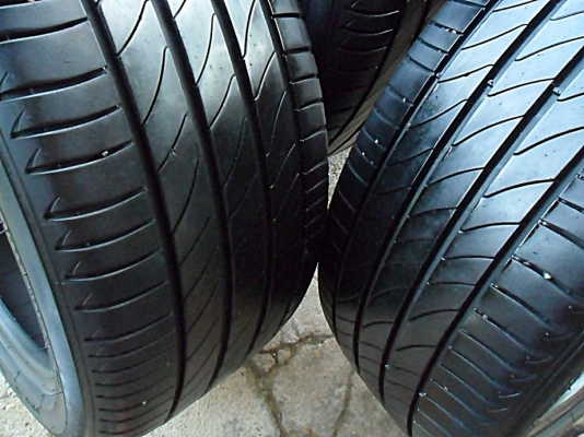 ยางซิ่ง17 มิชลิน 215-45-17 ลงพื้นปี14 (4เส้น3,200)ดอกหนาเกือบ 1เซ็น ยางซิ่ง17 มิชลิน 215-45-17 ลงพื้นปี14 (4เส้น3,200)ดอกหนาเกือบ 1เซ็น