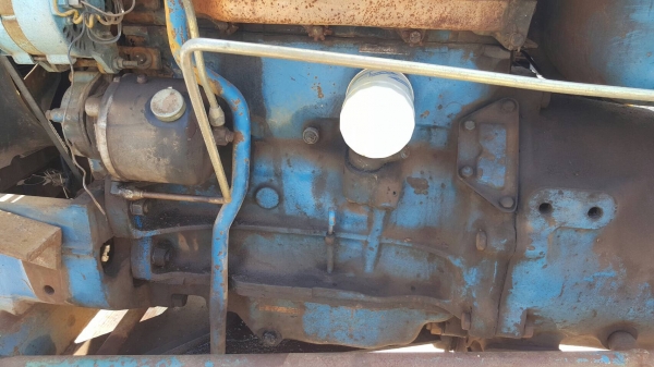 ขาย รถไถ FORD 6600 T3 สำหรับติดคีบอ้อย เอกสารเล่มทะเบียนครบ ราคาต่อรองได้ครับ