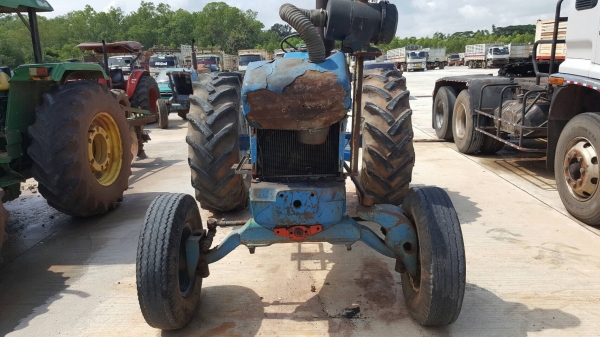 ขาย รถไถ FORD 6600 T3 สำหรับติดคีบอ้อย เอกสารเล่มทะเบียนครบ ราคาต่อรองได้ครับ