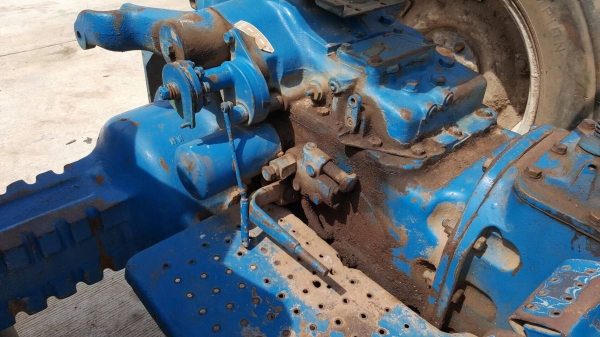 ขาย รถไถ FORD 6600 T3 สำหรับติดคีบอ้อย เอกสารเล่มทะเบียนครบ ราคาต่อรองได้ครับ