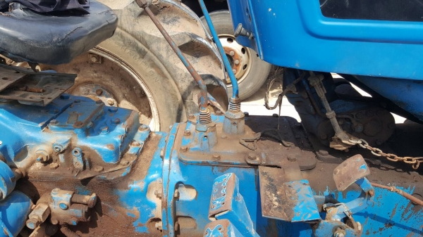 ขาย รถไถ FORD 6600 T3 สำหรับติดคีบอ้อย เอกสารเล่มทะเบียนครบ ราคาต่อรองได้ครับ