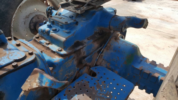 ขาย รถไถ FORD 6600 T3 สำหรับติดคีบอ้อย เอกสารเล่มทะเบียนครบ ราคาต่อรองได้ครับ