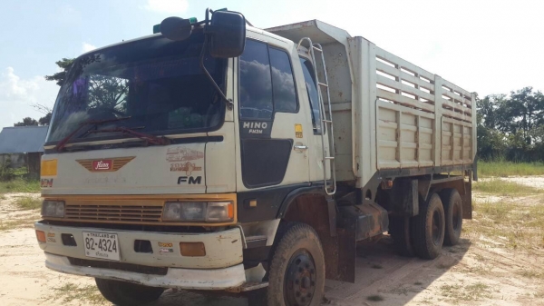 ขาย 10 ล้อดั้ม HINO FM3M มีระบบลำโพงลากพ่วง เครื่องเดิม M10C 240 แรงม้า เกียร์เดิม สโลว์เดิม คัสซีสว ขาย 10 ล้อดั้ม HINO FM3M มีระบบลำโพงลากพ่วง เครื่องเดิม M10C 240 แรงม้า เกียร์เดิม สโลว์เดิม คัสซีสว