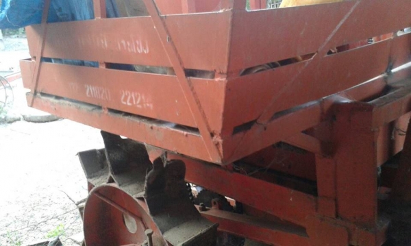 ขายเครื่องปลูกอ้อยกลกิจร่องคู่ ร่อง45ซม. สวยๆพร้อมใช้ ขายเครื่องปลูกอ้อยกลกิจร่องคู่ ร่อง45ซม. สวยๆพร้อมใช้