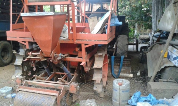 ขายเครื่องปลูกอ้อยกลกิจร่องคู่ ร่อง45ซม. สวยๆพร้อมใช้ ขายเครื่องปลูกอ้อยกลกิจร่องคู่ ร่อง45ซม. สวยๆพร้อมใช้