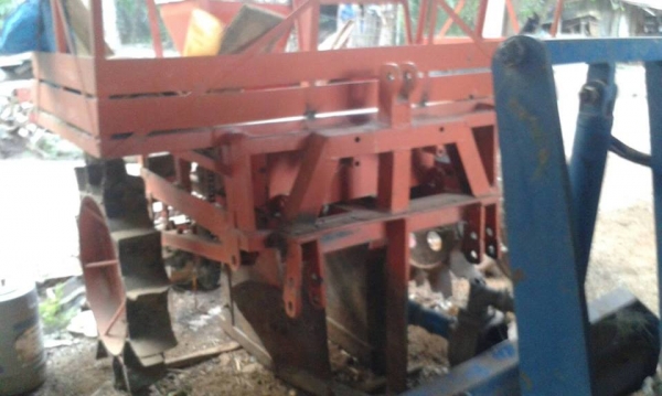 ขายเครื่องปลูกอ้อยกลกิจร่องคู่ ร่อง45ซม. สวยๆพร้อมใช้