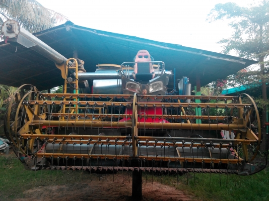 ขายด่วนรถเกี่ยวสภาพเช็คให้พร้อมใช้ ตัวเดิน 200 เครื่อง 6hh1 210  hp  โซ่่ d2 45 ข้อ ปั้มไดกิ้น 22 ราคา 500000 บาท