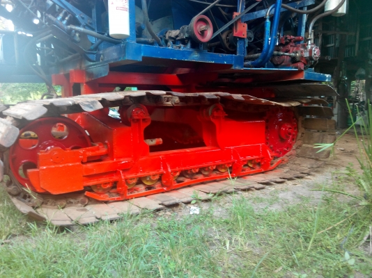 ขายด่วนรถเกี่ยวสภาพเช็คให้พร้อมใช้ ตัวเดิน 200 เครื่อง 6hh1 210  hp  โซ่่ d2 45 ข้อ ปั้มไดกิ้น 22 ราคา 500000 บาท