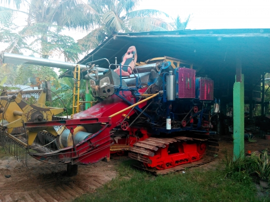 ขายด่วนรถเกี่ยวสภาพเช็คให้พร้อมใช้ ตัวเดิน 200 เครื่อง 6hh1 210  hp  โซ่่ d2 45 ข้อ ปั้มไดกิ้น 22 ราคา 500000 บาท