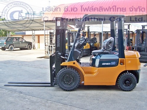 ขาย รถโฟล์คลิฟท์ TOYOTA รุ่น 7-FD25 (1)