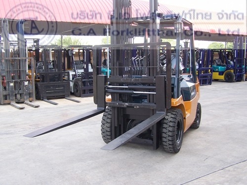ขาย รถโฟล์คลิฟท์ TOYOTA รุ่น 7-FD25 (1)
