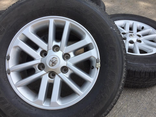 ขายล้อ TOYOTA VIGO CHAMP ขอบ17 6รู พร้อมยาง BRIDGESTONE 265-65-17 ปี12 ดอกเต็ม ใช้งานยาวๆ ชุดละ 9,500 บาท