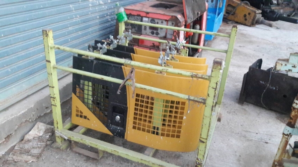 ขายฝาครอบ CAT 307 ชิ้นล่ะ 2,000บาท