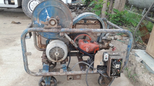 ขาย เครื่องฉีกน้ำแรงดันสูง ใช้ไฟโรงงานบ้านเราได้ มอเตอร์7แรง  ไฟ3สาย ขายราคา 16,000 บาท