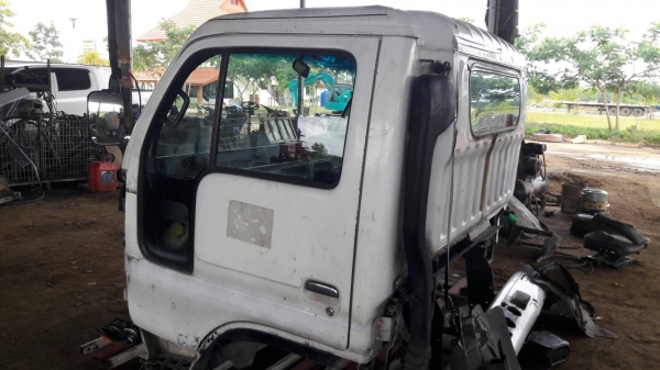 ลดราคาเหลือ32,000 บาท///// ขายหัวเก๋งหกล้อกลาง NISSAN PU  หัวกว้างสภาพสวยทั้งภายในและภายนอก ทำความสะอาดพร้อมใช้งาน สามารถดัดแปลง ใส่รถได้หลายรุ่น