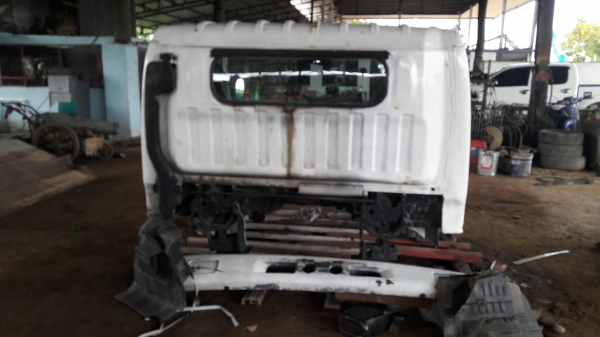 ลดราคาเหลือ32,000 บาท///// ขายหัวเก๋งหกล้อกลาง NISSAN PU  หัวกว้างสภาพสวยทั้งภายในและภายนอก ทำความสะอาดพร้อมใช้งาน สามารถดัดแปลง ใส่รถได้หลายรุ่น