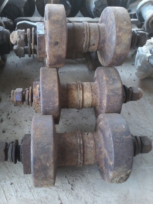 ขายลูกลอนเลอร์  สำหรับรถขุดเล็ก เช่น HINIX,PC,EX 50/55 ขายลูกล่ะ 1,000 บาท