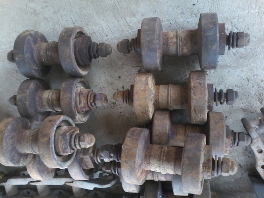 ขายลูกลอนเลอร์  สำหรับรถขุดเล็ก เช่น HINIX,PC,EX 50/55 ขายลูกล่ะ 1,000 บาท