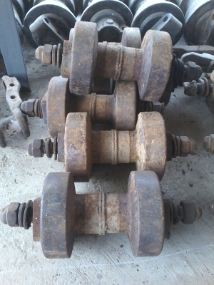 ขายลูกลอนเลอร์  สำหรับรถขุดเล็ก เช่น HINIX,PC,EX 50/55 ขายลูกล่ะ 1,000 บาท