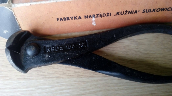 ขายคีมตัดลวดตะปู ยาว6 1/4" Made in Poland. ขายคีมตัดลวดตะปู ยาว6 1/4" Made in Poland.