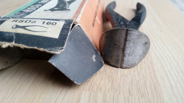 ขายคีมตัดลวดตะปู ยาว6 1/4" Made in Poland. ขายคีมตัดลวดตะปู ยาว6 1/4" Made in Poland.