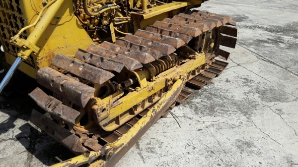 แทร็คเตอร์ KOMATSU รุ่น 21 PL  4 สูบ ถานดันกว้าง 2.55 เมตร