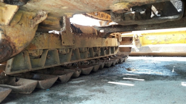 แทร็คเตอร์ KOMATSU รุ่น 21 PL  4 สูบ ถานดันกว้าง 2.55 เมตร