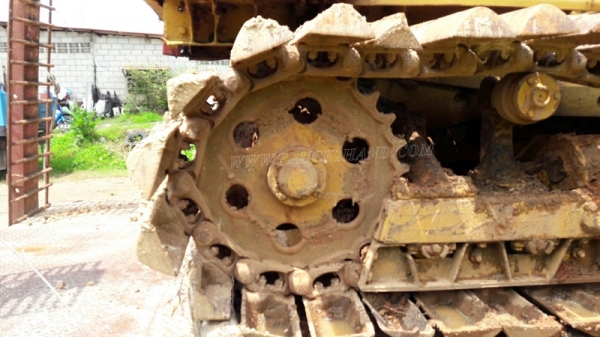 แทร็คเตอร์ KOMATSU รุ่น 21 PL  4 สูบ ถานดันกว้าง 2.55 เมตร