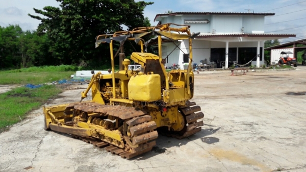 แทร็คเตอร์ KOMATSU รุ่น 21 PL  4 สูบ ถานดันกว้าง 2.55 เมตร