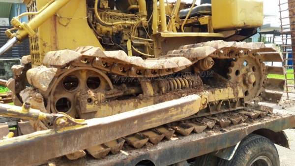 แทร็คเตอร์ KOMATSU รุ่น 21 PL  4 สูบ ถานดันกว้าง 2.55 เมตร