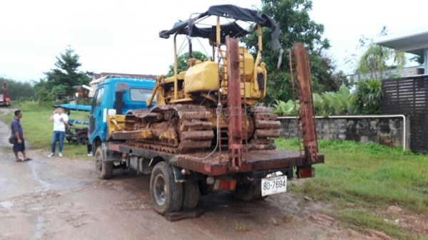 แทร็คเตอร์ KOMATSU รุ่น 21 PL  4 สูบ ถานดันกว้าง 2.55 เมตร