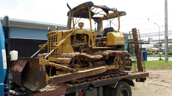 แทร็คเตอร์ KOMATSU รุ่น 21 PL  4 สูบ ถานดันกว้าง 2.55 เมตร
